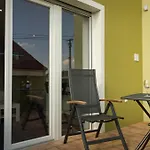 ゲストハウス Kiwi ミクロフ