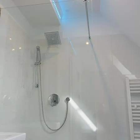 Kiwi Guest house 3*